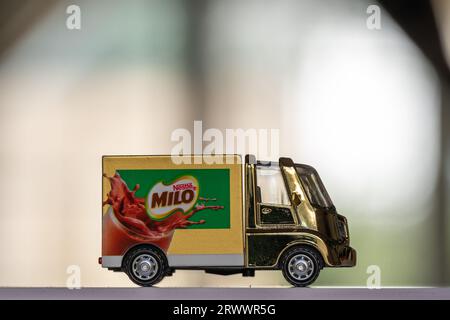 Kuala Lumpur, Malaysia - 22. September 2023: MILO Mini Vans Gold Edition zur Sammlung. Stockfoto