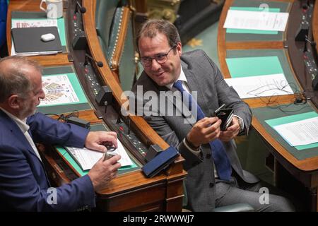 Brüssel, Belgien. September 2023. Benoit Piedboeuf und David Clarinval, Minister für Landwirtschaft und KMU, Plenartagung des Plenums im Bundesparlament in Brüssel am Donnerstag, den 21. September 2023. BELGA PHOTO NICOLAS MAETERLINCK Credit: Belga News Agency/Alamy Live News Stockfoto