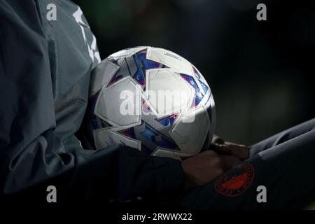 ROTTERDAM - Adidas Champions League Ball während des UEFA Champions League Spiels zwischen Feyenoord und Celtic FC im Feyenoord Stadium de Kuip am 19. September 2023 in Rotterdam, Niederlande. ANP | Hollandse Hoogte | JEROEN PUTMANS Stockfoto