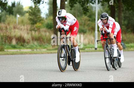 Emmen, Niederlande. September 2023. Das polnische Team wurde am zweiten Tag der UEC Road European Championships, Donnerstag, den 21. September 2023, während des Zeitfahrtrennens der Elite-Mixed-Team-Staffel auf einer 38 km langen Strecke in und um Emmen in den Niederlanden abgebildet. Die Europameisterschaften finden vom 20. Bis 24. september statt. BELGA FOTO DAVID PINTENS Credit: Belga News Agency/Alamy Live News Stockfoto