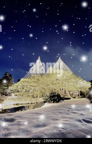 Im Winter erleuchtet der Kenrokuen Garden in Kanazawa, Hokuriku. Stockfoto