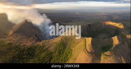 Panoramalandschaft auf dem Masaya Vulkanpark mit Blick auf die Drohnen Stockfoto