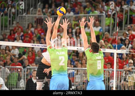 Moritz Karlitzek (Deutschland), Alen Pajenk, Dejan Vincic (Slowenien). Volleyball-Weltmeisterschaft 2022. Stockfoto