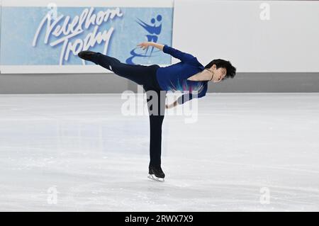 Oberstdorf, Deutschland. September 2023. Eiskunstlauf: Challenger-Serie – Nebelhorn Trophy, Einzeln, Männer, Kurzprogramm. Kazuki Tomono aus Japan auf dem Eis. Angelika Warmuth/dpa/Alamy Live News Stockfoto