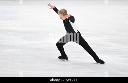 Oberstdorf, Deutschland. September 2023. Eiskunstlauf: Challenger-Serie – Nebelhorn Trophy, Einzeln, Männer, Kurzprogramm. Kai Jagoda aus Deutschland auf dem Eis. Angelika Warmuth/dpa/Alamy Live News Stockfoto