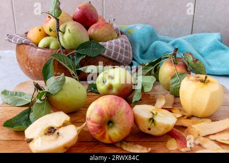 Stillleben von frischen Bio-Äpfeln. Stockfoto