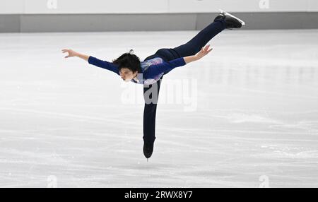 Oberstdorf, Deutschland. September 2023. Eiskunstlauf: Challenger-Serie – Nebelhorn Trophy, Einzeln, Männer, Kurzprogramm. Kazuki Tomono aus Japan auf dem Eis. Angelika Warmuth/dpa/Alamy Live News Stockfoto