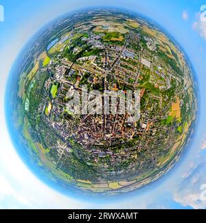 Luftaufnahme, Stadtblick Beckum-Mitte, Stadtzentrum und Wallstraßen, Marktplatz und St. Stephanus Kirche, Westpark und Grünstreifen an der Werse, Stockfoto