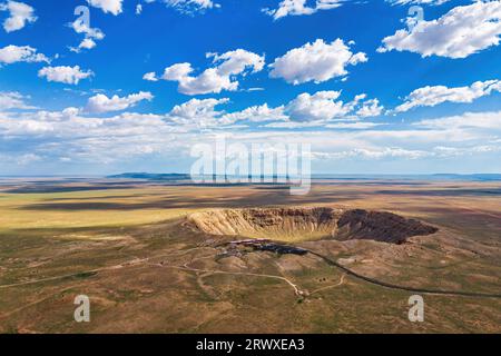 Fantastische Sicht auf den Meteor Crater Natural Landmark in der Nähe von Winslow, Arizona Stockfoto