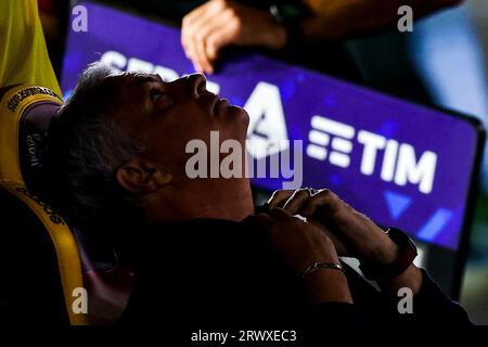 RomaÕs der portugiesische Trainer Jose Mourinho schaut während des FUSSBALLSPIELS Der Serie A zwischen dem AS Roma vs Empoli Football Club im Olimpico Stadium in Rom, Italien am 17. September 2023 Stockfoto