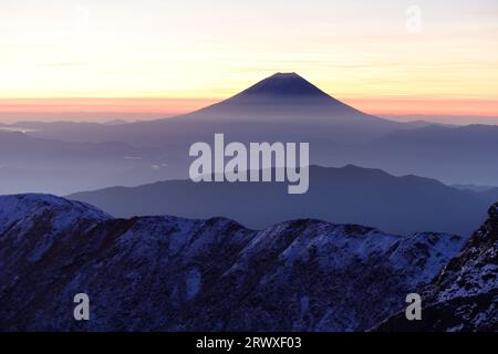 Fuji at dawn from Kitadake in the Southern Alps Stock Photo