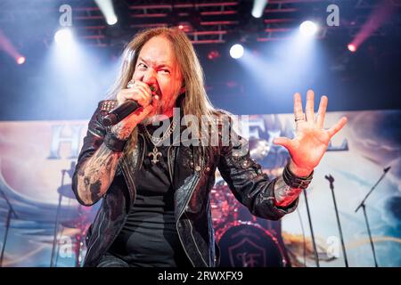 Oslo, Norwegen. September 2023. Die schwedische Heavy-Metal-Band HammerFall spielt ein Live-Konzert im Sentrum Scene in Oslo. Hier wird Sänger Joacim Cans live auf der Bühne gesehen. (Foto: Gonzales Photo - Terje Dokken). Stockfoto