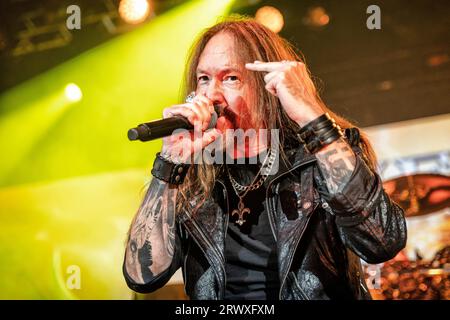 Oslo, Norwegen. September 2023. Die schwedische Heavy-Metal-Band HammerFall spielt ein Live-Konzert im Sentrum Scene in Oslo. Hier wird Sänger Joacim Cans live auf der Bühne gesehen. (Foto: Gonzales Photo - Terje Dokken). Stockfoto