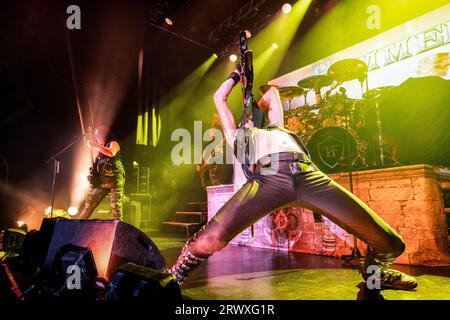 Oslo, Norwegen. September 2023. Die schwedische Heavy-Metal-Band HammerFall spielt ein Live-Konzert im Sentrum Scene in Oslo. Hier wird Gitarrist Oscar Dronjak live auf der Bühne gesehen. (Foto: Gonzales Photo - Terje Dokken). Stockfoto