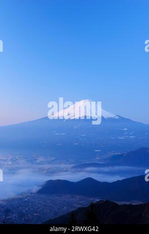 Mt. Fuji and sea of clouds at dawn in Yamanashi Prefecture from Shindo Pass Stock Photo