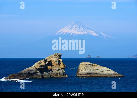 Fuji von Nishi-Izu Kumomi Beach, Präfektur Shizuoka Stockfoto