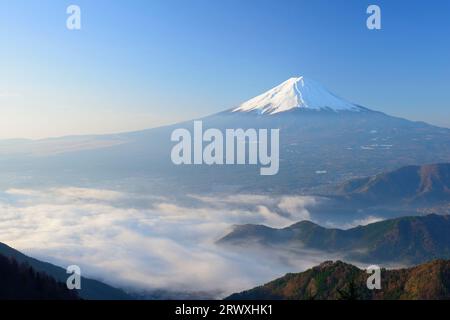 Yamanashi Mt. Fuji über dem Wolkenmeer vom Shindo Pass Stockfoto