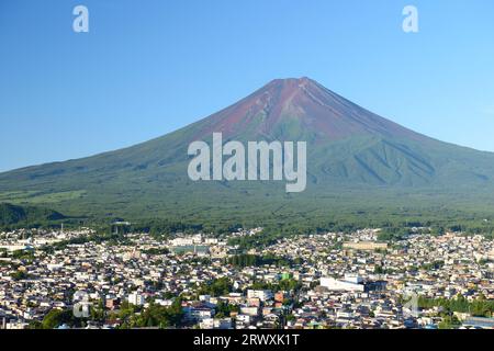 Yamanashi Mt. Fuji im Sommer vom Niikurayama Sengen Park, Yamanashi Stockfoto