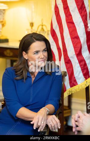 Austin Texas USA, 21. September 2023: Der ungarische Präsident KATALIN Novák besucht zusammen mit dem texanischen Gouverneur GREG ABBOTT das Gouverneurshaus in Austin, um über Handel und wirtschaftliche Entwicklung zu sprechen. Novák, die 2022 ihr Amt antrat, ist die erste Präsidentin Ungarns. Quelle: Bob Daemmrich/Alamy Live News Stockfoto