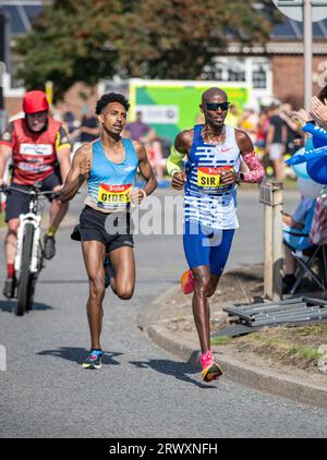 Sir Mo Farrah belegte in seinem letzten Wettkampfrennen den vierten Platz und Efrem Gidey den fünften Platz beim Great North Run 2023 Stockfoto