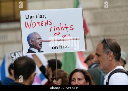 London, Großbritannien. 21. September 2023. Anglo-israelische demokraten protestieren vor dem Foreign, Commonwealth & Development Office am Vorabend einer Rede des rechten israelischen Premierministers Benjamin Netanyahu vor der UN-Generalversammlung in New York, US-amerikanisches Credit: Ron Fassbender/Alamy Live News Stockfoto