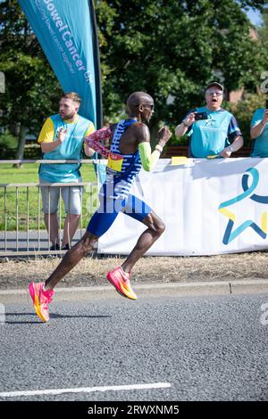 Sir Mo Farrah belegte den vierten Platz in seinem letzten Wettkampfrennen beim Great North Run 2023 Stockfoto
