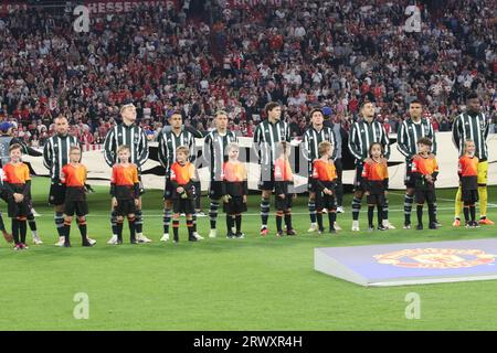 MÜNCHEN, Deutschland. , . MANCHESTER UNITED: 24 Andre ONANA, Keeper, 2 Victor LINDELOEF, Lindelöf, 6 Lisan dro MARTINEZ, 8 Bruno FERNANDES ©, 10 Marcus RASHFORD, 11 Rasmus HOJLUND, 14 Christian ERIKSEN, 15 Sergio REGUILON, 18 CASEMIRO, 20 Diogo DALOT, 28 Facundo PELLISTRI während des UEFA Champions League Goups Ein Spiel zwischen dem FC BAYERN München und MANCHESTER-UNITED in der Allianz Arena, dem Stadion von München am 20. September. In München (Foto: Arthur THILL/ATP Images) (THILL Arthur/ATP/SPP) Credit: SPP Sport Press Photo. Alamy Live News Stockfoto