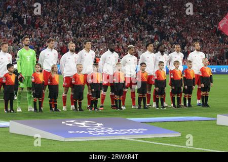 MÜNCHEN, Deutschland. , . FC BAYERN MÜNCHEN, 26 Sven ULREICH, Keeper, 2 Dayot UPAMECANO, 3 Minjae KIM, 6 Joshua KIMMICH, 7 Serge GNABRY, 8 Leon GORETZKA, 9 Harry KANE, 10 Leroy SANÉ, 19 Alphonso DAVIS, 27 Konrad LAIMER, während des UEFA Champions League Goups Ein Spiel zwischen dem FC BAYERN München und MANCHESTER-UNITED in der Allianz Arena, dem Stadion von München am 20. September. In München (Foto: Arthur THILL/ATP Images) (THILL Arthur/ATP/SPP) Credit: SPP Sport Press Photo. Alamy Live News Stockfoto