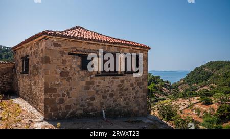 Adatepe ist ein altes türkisches Dorf in Kucukkuyu, Canakkale. Zeus beobachtete den Trojanischen Krieg von einem Altar in der Nähe von Adatepe . Hochwertige Fotos Stockfoto