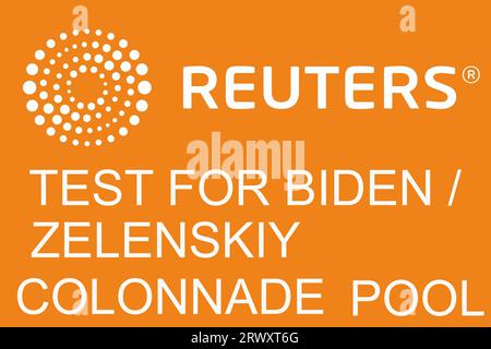 Washington, Usa. Mai 2023. TEST der ukrainische Präsident Wolodymyr Zelenskiy spaziert mit US-Präsident Joe Biden während eines Besuchs im Weißen Haus in Washington am 21. September 2023 die Kolonnade des Weißen Hauses hinunter. REUTERS/Kevin Lamarque/Pool Credit: SIPA USA/Alamy Live News Stockfoto