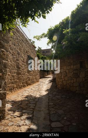 Adatepe ist ein altes türkisches Dorf in Kucukkuyu, Canakkale. Zeus beobachtete den Trojanischen Krieg von einem Altar in der Nähe von Adatepe . Hochwertige Fotos Stockfoto