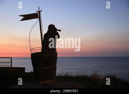 Spazieren Sie mit der Serie Heritage von Skulpturen rund um Whitby von der lokalen Künstlerin Emma Stothard in North Yorkshire, Großbritannien Stockfoto