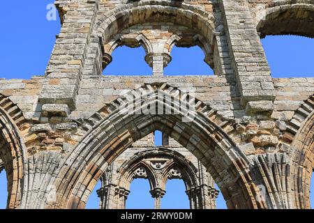 Whitby Abbey, ein christliches Kloster aus dem 7. Jahrhundert, das später zu einer Benediktinerabtei wurde. 1890 inspirierte es Bram Stokers Dracula Stockfoto