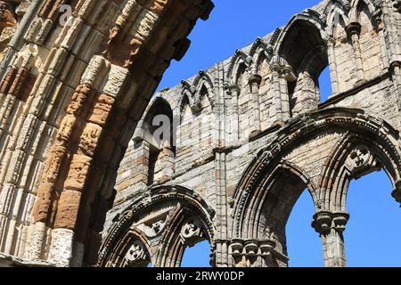 Whitby Abbey, ein christliches Kloster aus dem 7. Jahrhundert, das später zu einer Benediktinerabtei wurde. 1890 inspirierte es Bram Stokers Dracula Stockfoto