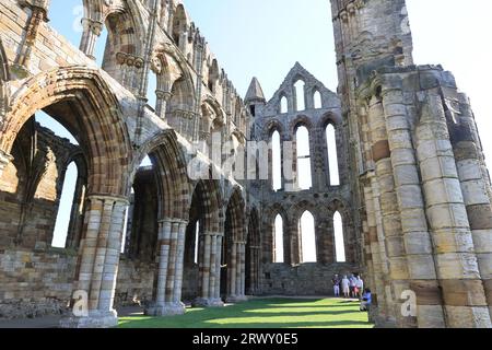 Whitby Abbey, ein christliches Kloster aus dem 7. Jahrhundert, das später zu einer Benediktinerabtei wurde. 1890 inspirierte es Bram Stokers Dracula Stockfoto