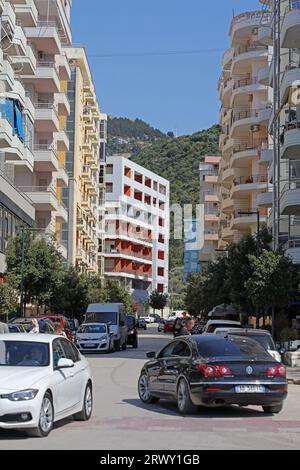 Vlore, Albanien, Samstag, 26. August 2023 Erkundung von öffentlichen Häusern und Architekten auf der Suche nach schönen Orten, um hochwertige große Sommer zu leben Stockfoto