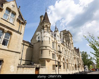 Fassade des Balliol College, einem konstituierenden College der University of Oxford, das 1263 von John I. de Balliol gegründet wurde, hat den Anspruch, das älteste College zu sein Stockfoto