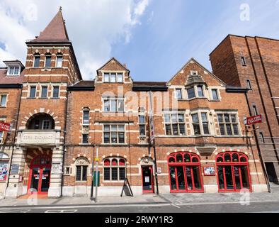 Oxford, Großbritannien - 18. Mai 2023: The Corn Exchange and Fire Station, ein Gewerbekomplex in Oxford. Jetzt ist eine Kunstkartei, Arts at the Old Fire Station, A Stockfoto