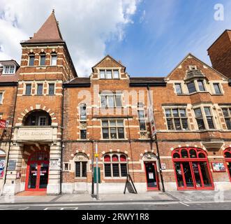 Oxford, Großbritannien - 18. Mai 2023: The Corn Exchange and Fire Station, ein Gewerbekomplex in Oxford. Jetzt ist eine Kunstkartei, Arts at the Old Fire Station, A Stockfoto