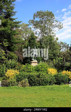 Lord Ninian Edward Crichton-Stuart, Statue im Cathays Park Cardiff vor dem Rathaus von Cardiff. In Aktion WW1 abgebrochen. September 2023 Stockfoto