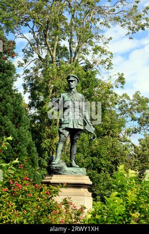 Lord Ninian Edward Crichton-Stuart, Statue im Cathays Park Cardiff vor dem Rathaus von Cardiff. In Aktion WW1 abgebrochen. September 2023 Stockfoto