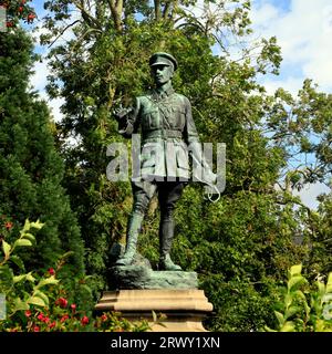 Lord Ninian Edward Crichton-Stuart, Statue im Cathays Park Cardiff vor dem Rathaus von Cardiff. In Aktion WW1 abgebrochen. September 2023 Stockfoto