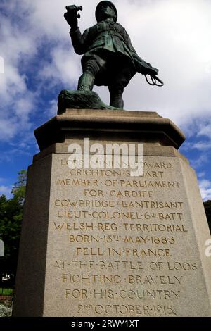 Lord Ninian Edward Crichton-Stuart, Statue im Cathays Park Cardiff vor dem Rathaus von Cardiff. In Aktion WW1 abgebrochen. September 2023 Stockfoto