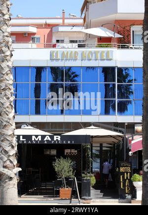 Vlore, Albanien, Samstag, 26. August 2023 Erkundung von öffentlichen Häusern und Architekten auf der Suche nach schönen Orten, um hochwertige große Sommer zu leben Stockfoto