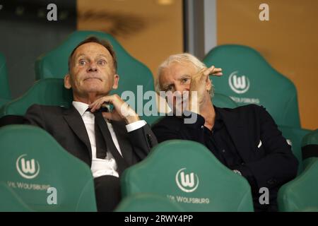 WOLFSBURG - (l-r) Hans-Joachim Watzke, Rudi Voller während des Freundschaftsspiels zwischen Deutschland und Japan in der Volkswagen Arena am 9. September 2023 in Wolfsburg. ANP | Hollandse Hoogte | BART STOUTJESDIJK Stockfoto