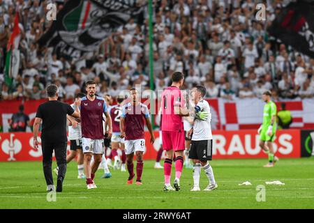 Warschau, Polen. September 2023. Clement Lenglet, Youri Tielemans, Emiliano Martinez, Josue Pesqueira während des Spiels der UEFA Europa Conference League zwischen Legia Warszawa und Aston Villa am 21. September 2023 in Warschau, Polen. (Foto: PressFocus/SIPA USA) Credit: SIPA USA/Alamy Live News Stockfoto