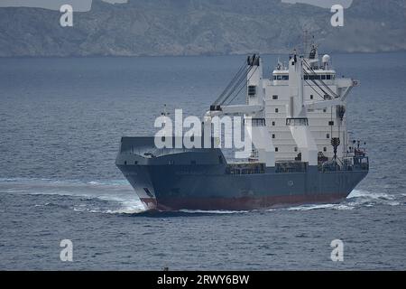 Marseille, Frankreich. September 2023. Das Massengutschiff Koga Ranger kommt im französischen Mittelmeerhafen Marseille an. (Credit Image: © Gerard Bottino/SOPA Images via ZUMA Press Wire) NUR REDAKTIONELLE VERWENDUNG! Nicht für kommerzielle ZWECKE! Stockfoto