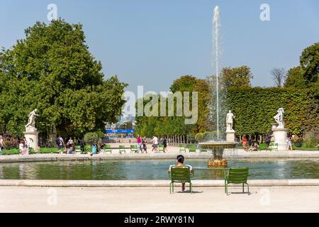 Grand Bassin Rond Brunnen in Jardin des Tuileries (Tuileries Garten), 1. Arrondissement, Paris, Île-de-France, Frankreich Stockfoto