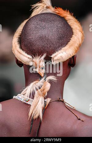 Nahaufnahme eines traditionellen Kopfschmucks eines männlichen Zulu-Tänzers in Durban, Südafrika Stockfoto