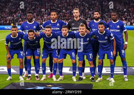 Amsterdam, Niederlande. September 2023. AMSTERDAM, NIEDERLANDE - 21. SEPTEMBER: Teamfoto von Olympique de Marseille, (hintere Reihe L-R) Chor Mbemba, Pierre-Emerick Aubameyang, Pau Lopez, Samuel Gigot, Geoffrey Kondogbia, (erste Reihe L-R) Iliman Ndiaye, Renan Lodi, Jonathan Clauss, Amine Harit, Valentin Rongier, Azzedine Ounahi während des UEFA Champions League Gruppe-B-Spiels zwischen AFC Ajax und Olympique de Marseille in der Johan Cruijff Arena am 21. September 2023 in Amsterdam, Niederlande. (Foto von Andre Weening/Orange Pictures) Kredit: Orange Pics BV/Alamy Live News Stockfoto